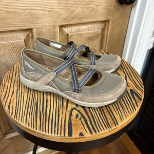 DANSKO HAZEL MARY JANE STYLE SLIP ON SHOES TAN BROWN SUEDE LEATHER 37 EU/7 US